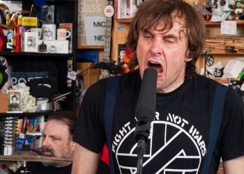 1965199825-napalm-death-detonando-o-tiny-desk