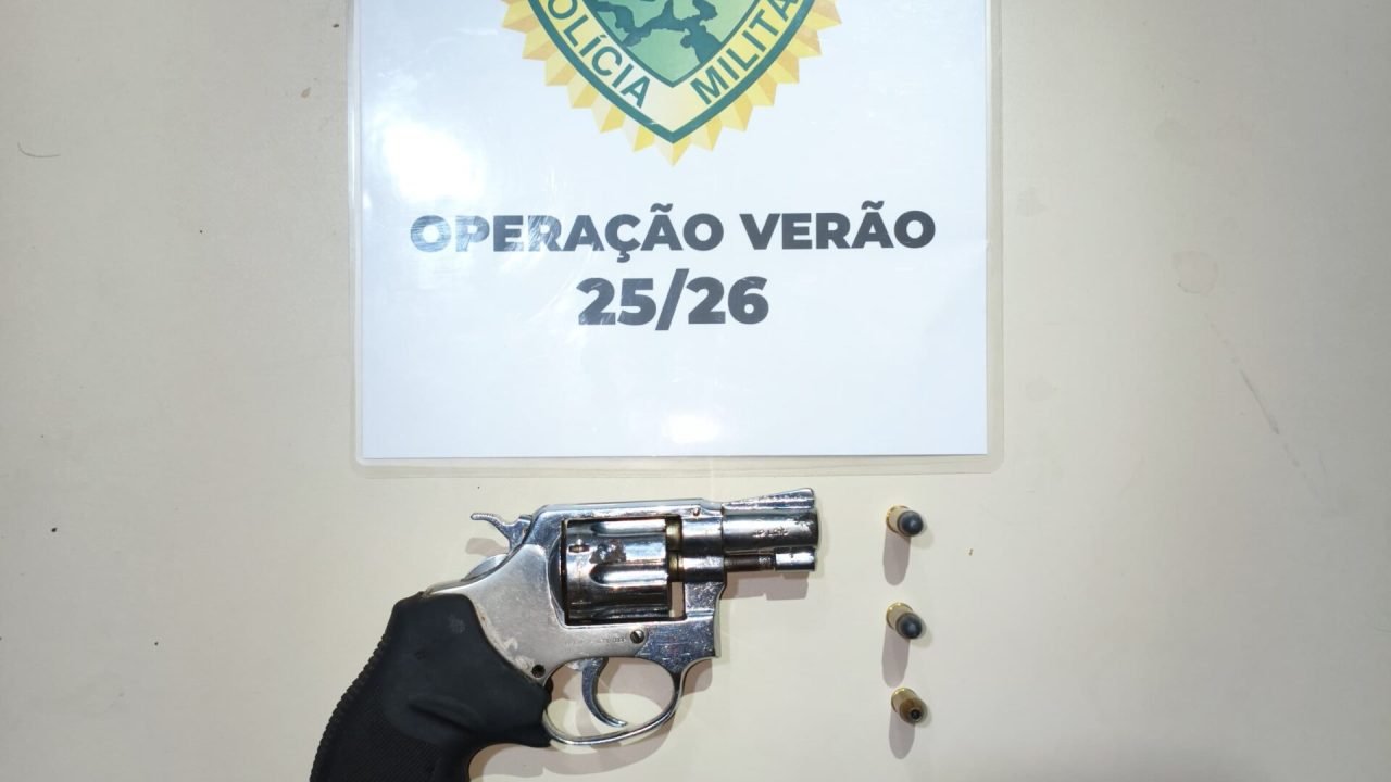 Polícia Militar apreende arma de fogo e droga durante abordagem em Pontal do Paraná