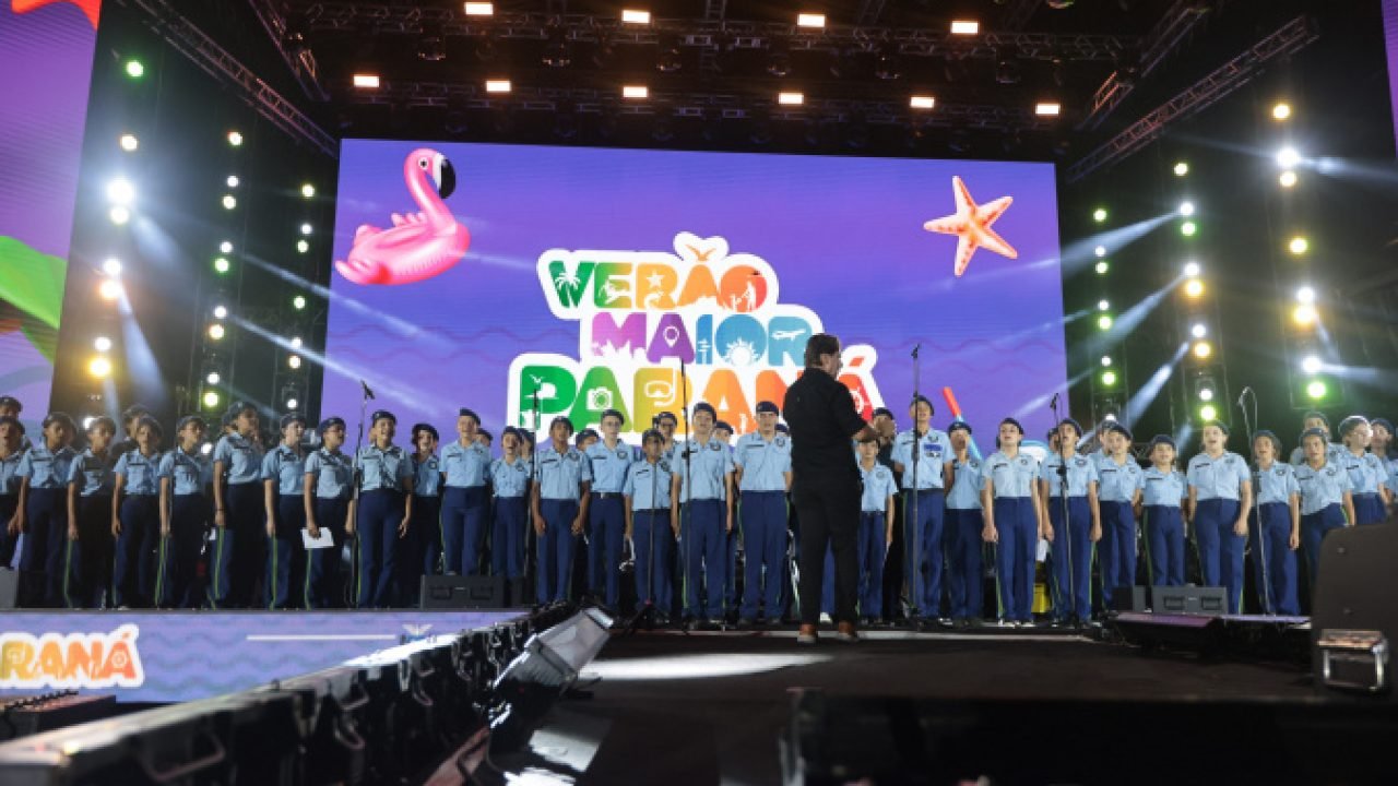 Estudantes de Colégio Cívico-Militar de Piraí do Sul se apresentam para milhares de pessoas