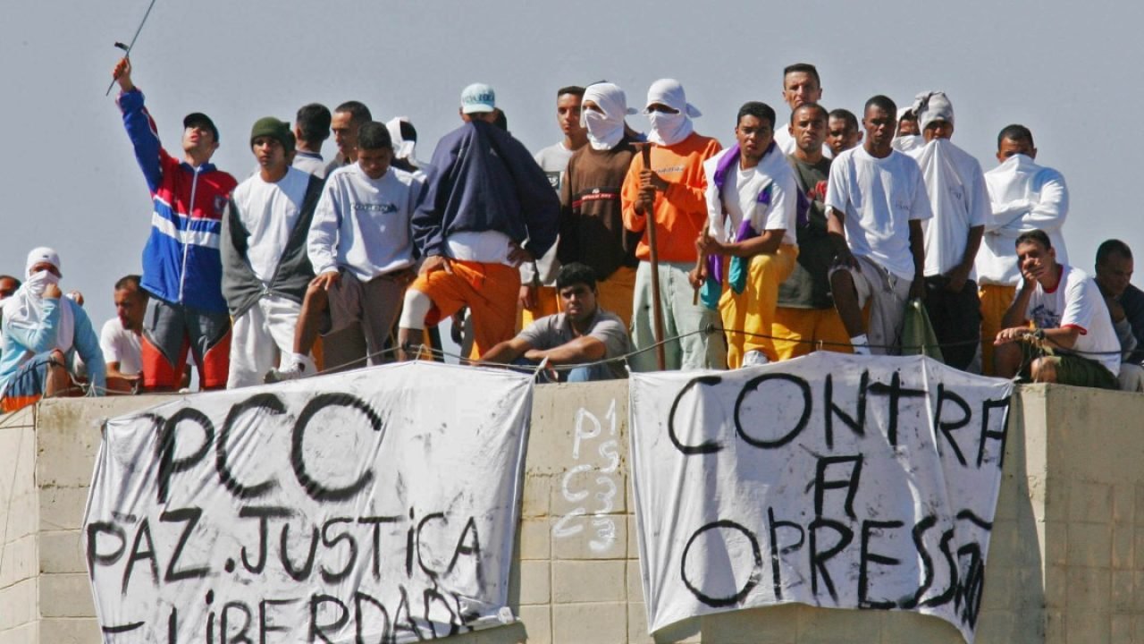 2295028966-rebeliao-do-pcc-primeiro-comando-da-capital-em-presidio-de-junqueiropolis-em-maio-de-2006-1-1