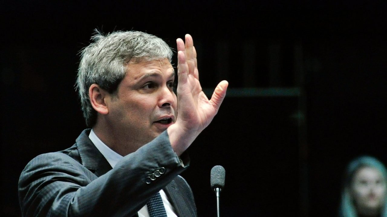2539258883-senador-lindbergh-farias-pt-rj-fala-durante-sessao-do-impeachment