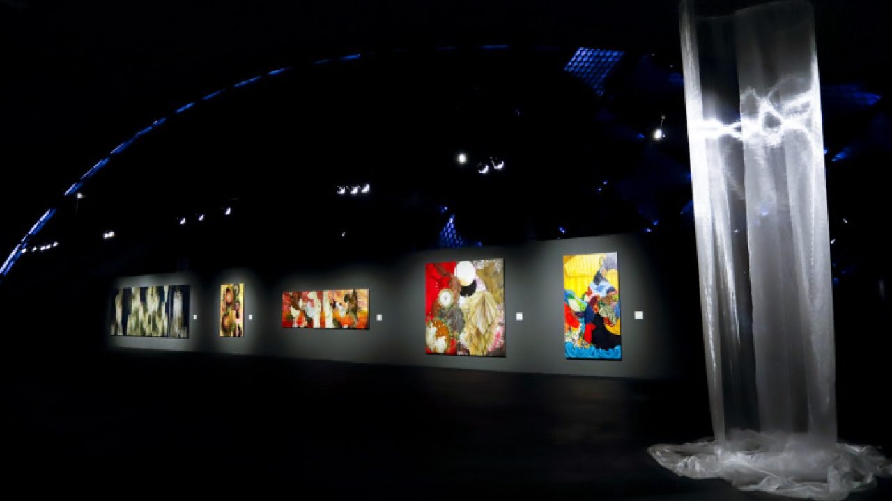 Exposição "Através" vai para a última semana no Museu Oscar Niemeyer