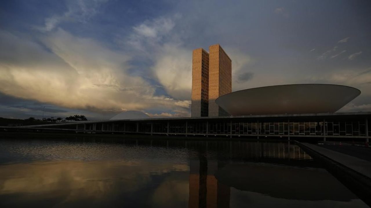 Comissão aprova reduzir carga horária de agente de saúde para 30 horas semanais