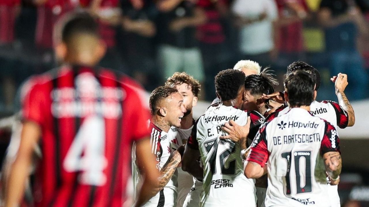 O Flamengo venceu o Vitória por 2 a 1 — Foto: Divulgação / FlamengoXô, zica: Ros