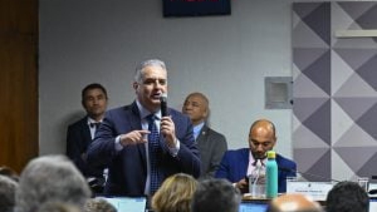 Desfile da Acadêmicos de Niterói homenageia presidente Lula durante o carnaval