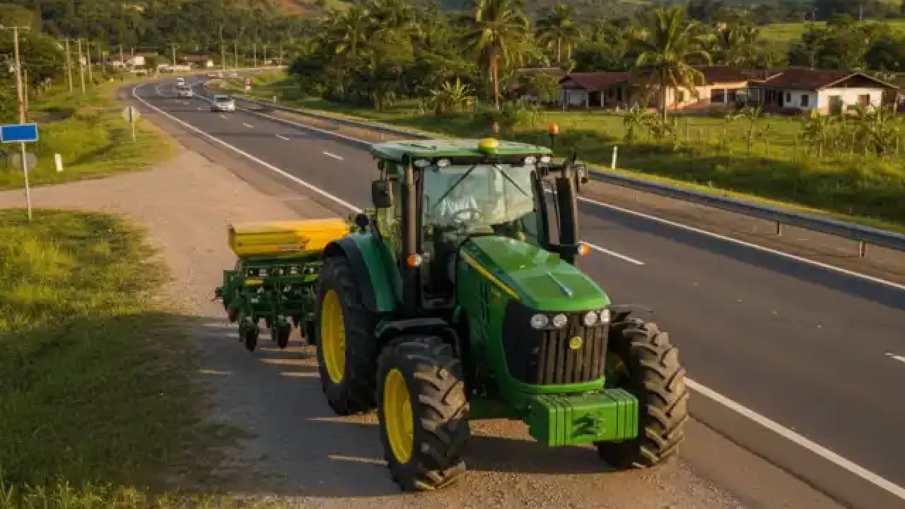 Comissão aprova permissão para tráfego de trator em acostamento de rodovia