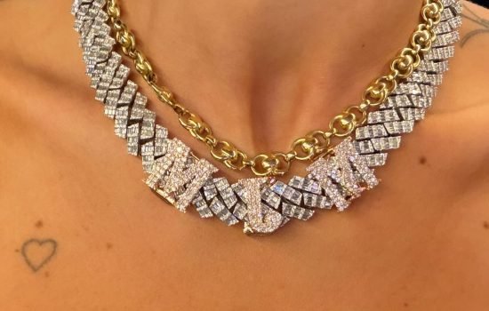 Virginia surge com joia no pescoço e web fala em presente de Natal de Vini Jr.; veja detalhes