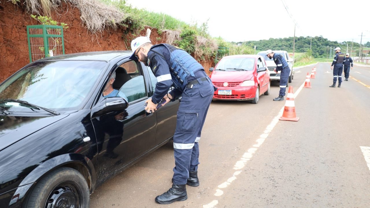 Blitz educativa reforça segurança no trânsito na Vila Jordão durante período de férias em
