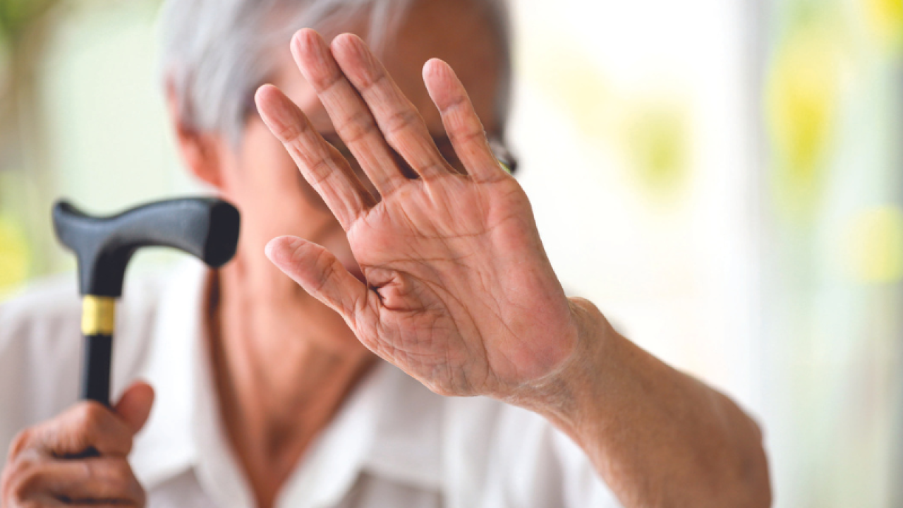Idosa de 77 anos é agredida pelo próprio filho em Guarapuava e caso expõe drama da violência