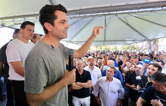 Alexandre Curi discursa durante aniversário do governador Ratinho Junior (Redes Sociais/AC)
