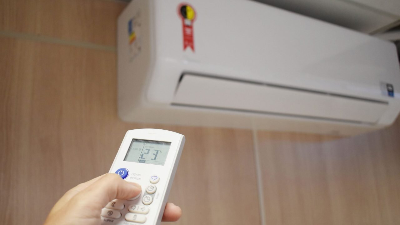 Calor aumenta consumo de energia; veja como economizar