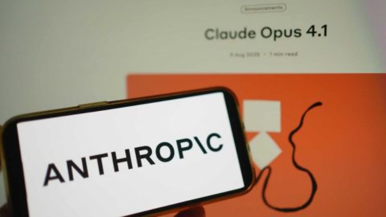 69a2084b561efa85d7126213_VigilaCC82ncia20em20massa20e20armas20de20IA20fazem20empresa20desafiar20os20EUA2020420x270-1