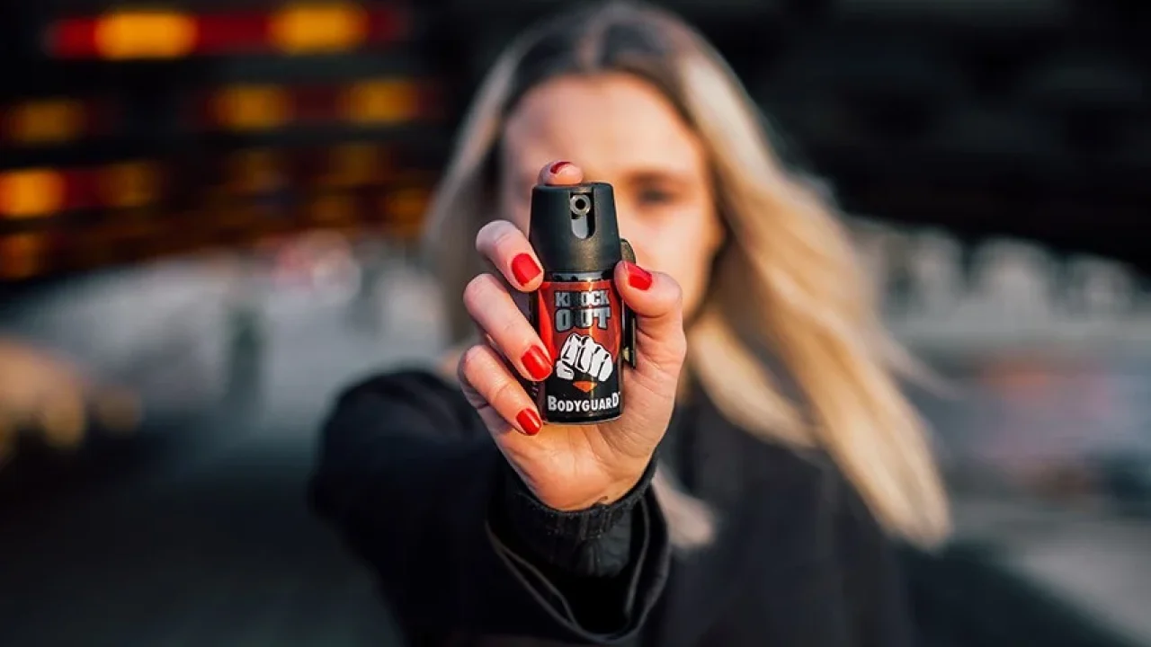 Deputados do Paraná aprovam projeto que libera uso de spray de pimenta por mulheres