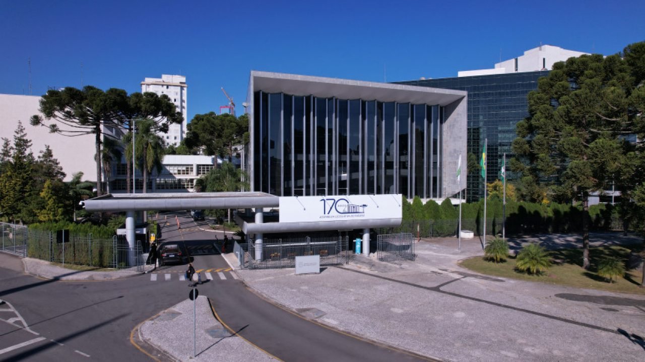 Programa de visitas guiadas da Assembleia Legislativa recebe quase 6 mil pessoas ao longo de