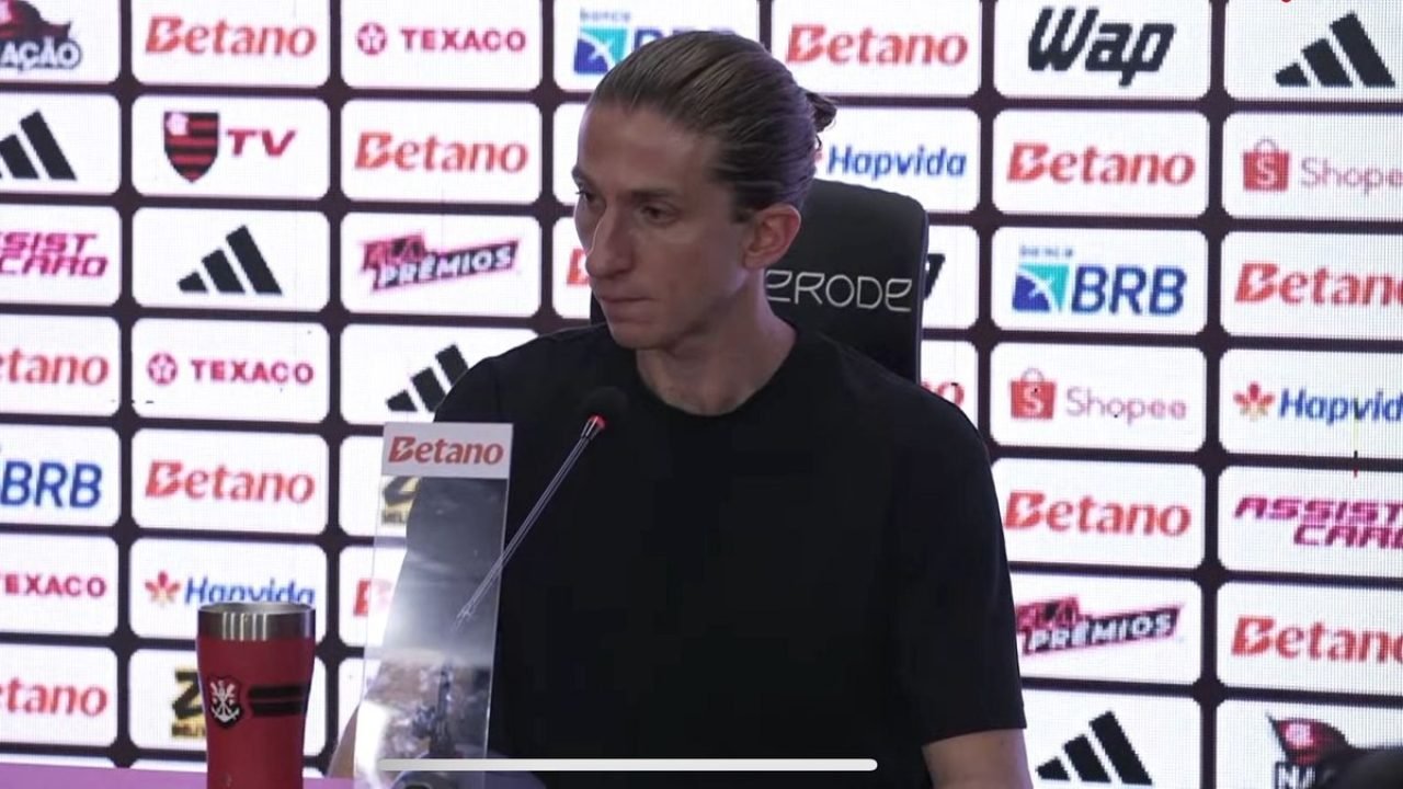 Filipe Luís na coletiva após a vitória — Foto: Reprodução/Youtube Flamengo TVFil