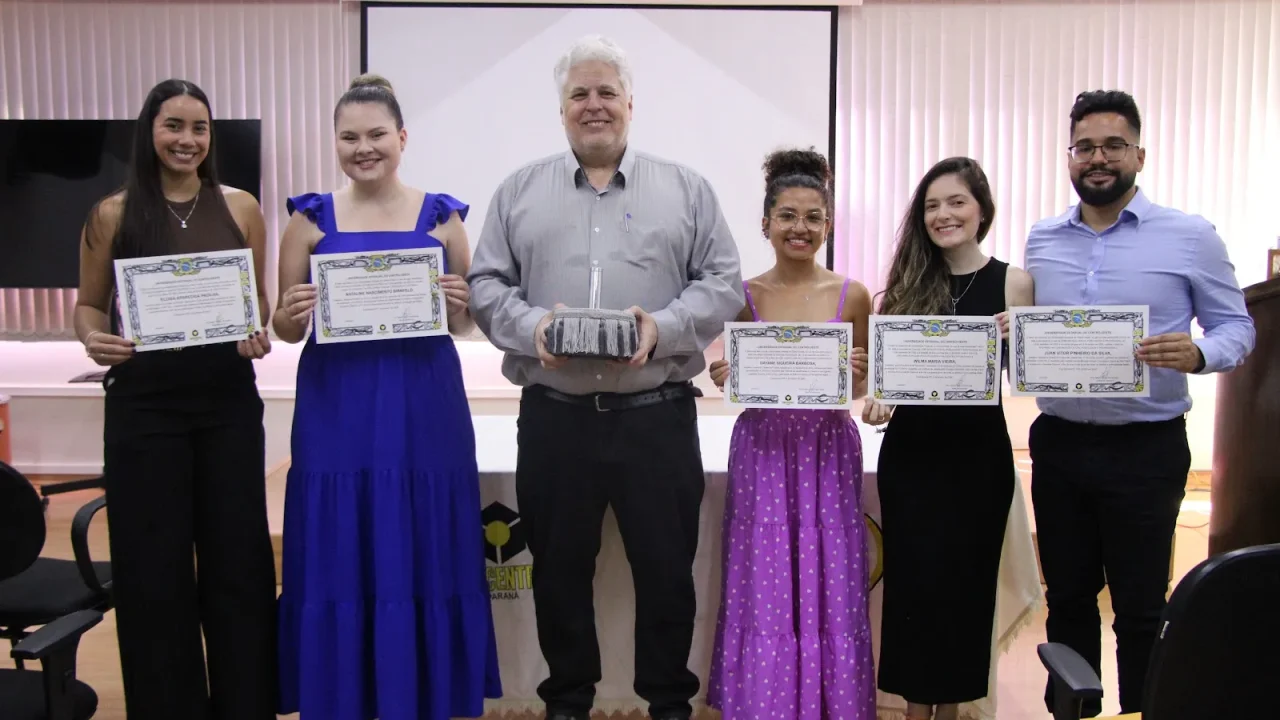 Colações de grau em gabinete da Unicentro antecipam ingresso de formandos na vida profissional