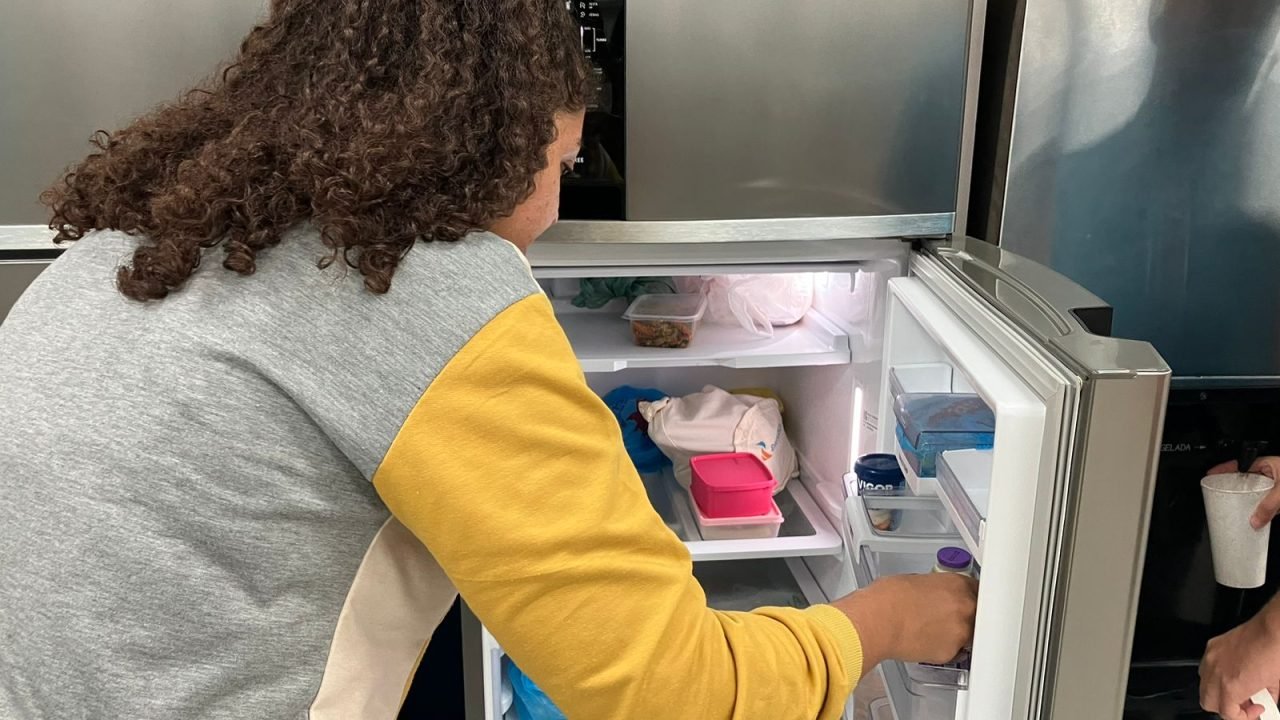 Férias escolares, calor e festas: fique atento para evitar o desperdício de energia no mês de
