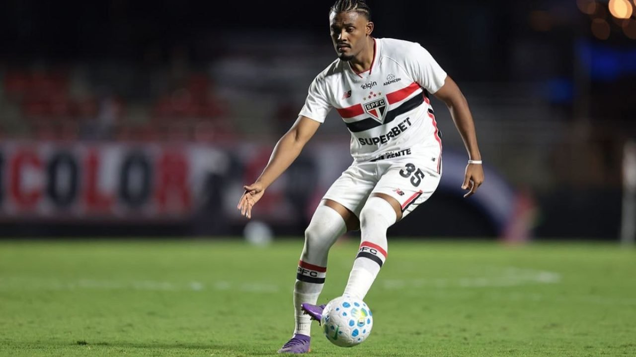 Foto: Rubens Chiri e Paulo Pinto/Saopaulofc.netZagueiro Sabino deve ser titular