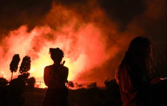 AFP__20260731__AA_31072026_2900953__v1__MidRes__FirefightersBattleWildfireNearPrevel