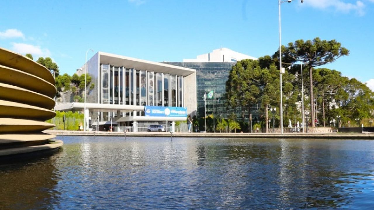 Assembleia-Legislativa-do-Parana.jpg