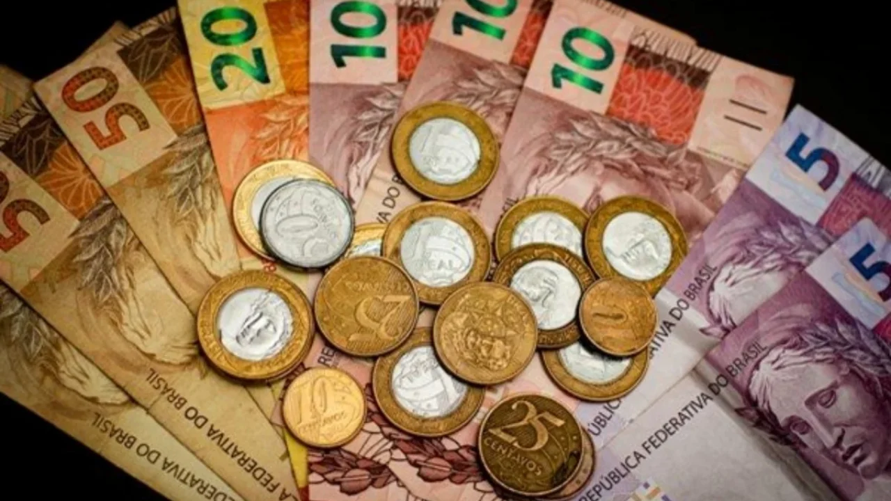 Pagamento da segunda parcela do 13º salário deve ser feito até sexta