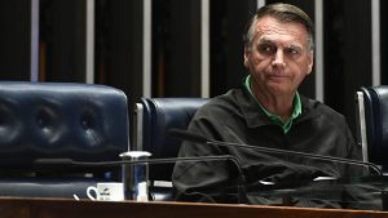 Bolsonaro-leitura-300x200-1