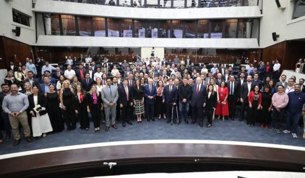 Evento ocorreu na noite desta quinta-feira (23), no Plenário da Assembleia Legis