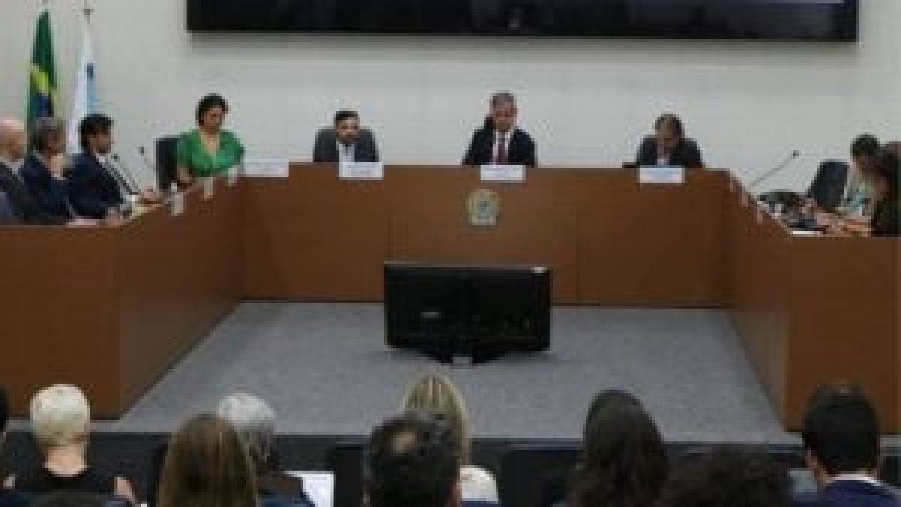 Cade-veta-compra-de-empresa-de-insumos-farmaceuticos_foro_DivulgacaoCade_-300x169-1