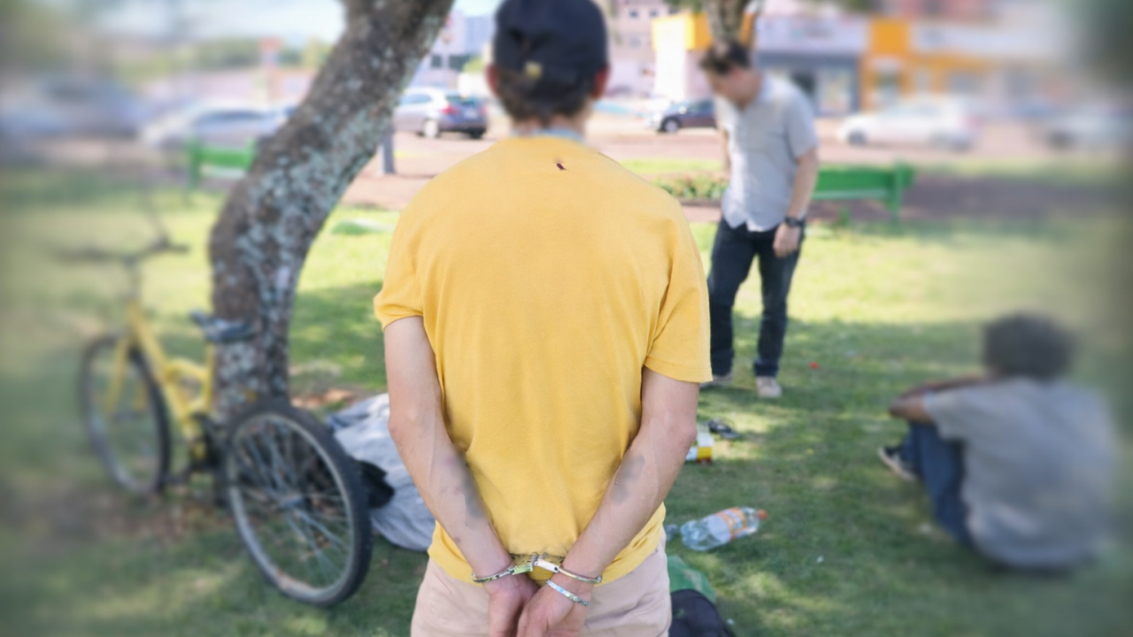 GDE da Polícia Civil cumpre mandado de prisão durante abordagem na Praça da Bíblia