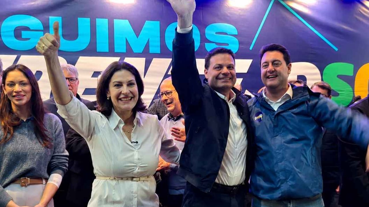 Cristina Graeml, candidata ao Senado ao lado de Sandro Alex e Ratinho Junior em evento no interior do Estado (Foto: Redes Sociais/CG)