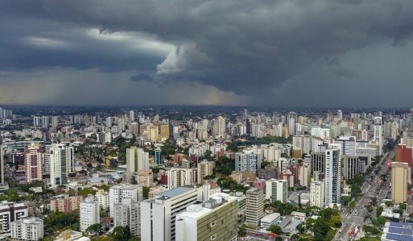Curitiba-chuva.jpg