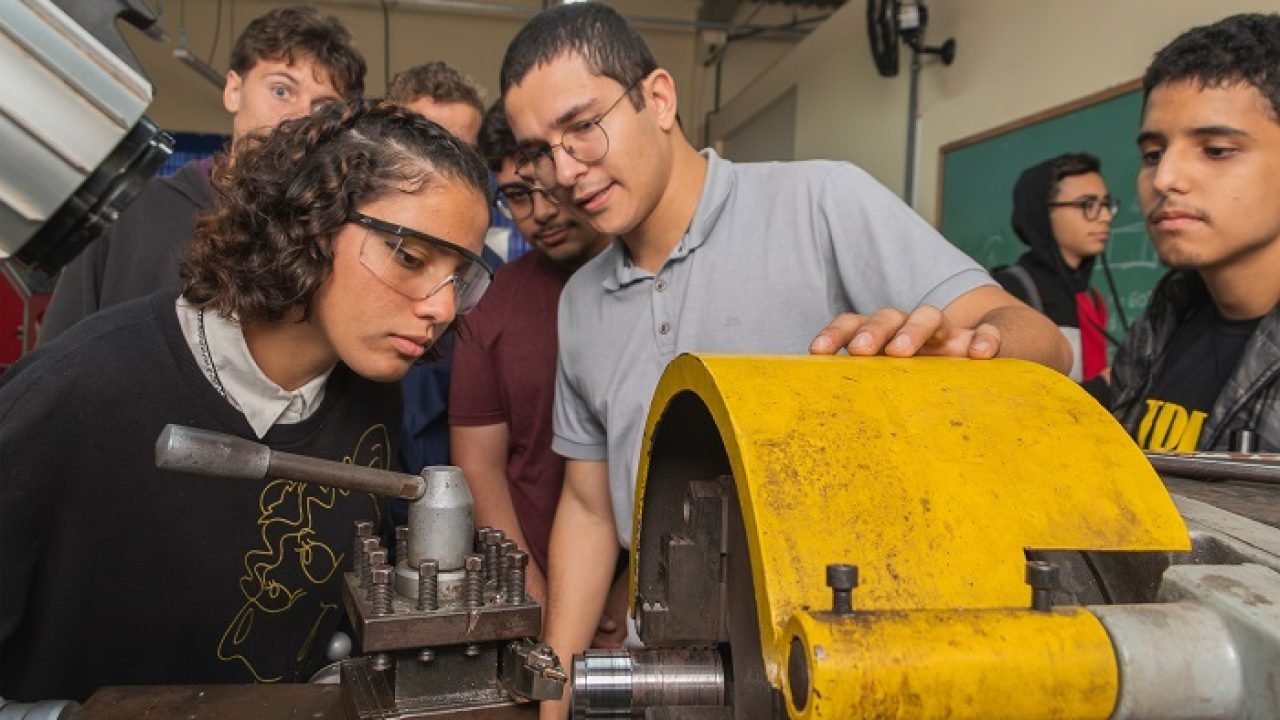Estudantes-curso-tecnico.jpg