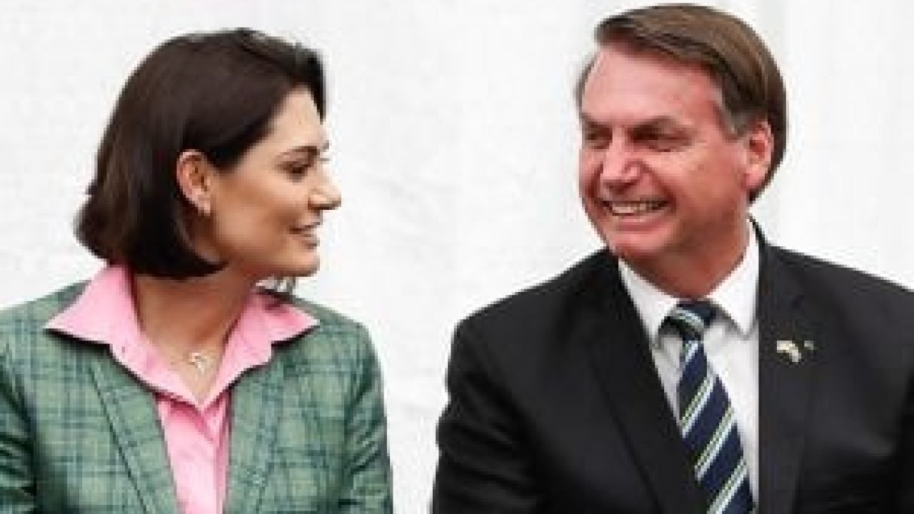 Ex-presidente-Jair-Bolsonaro-ao-lado-da-mulher-Michelle-Bolsonaro-300x200-1