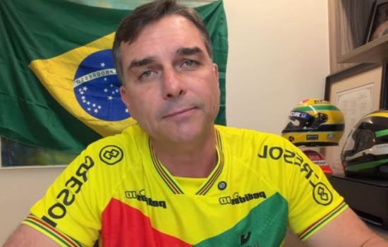 Flaio-Bolsonaro-em-live-no-Youtube