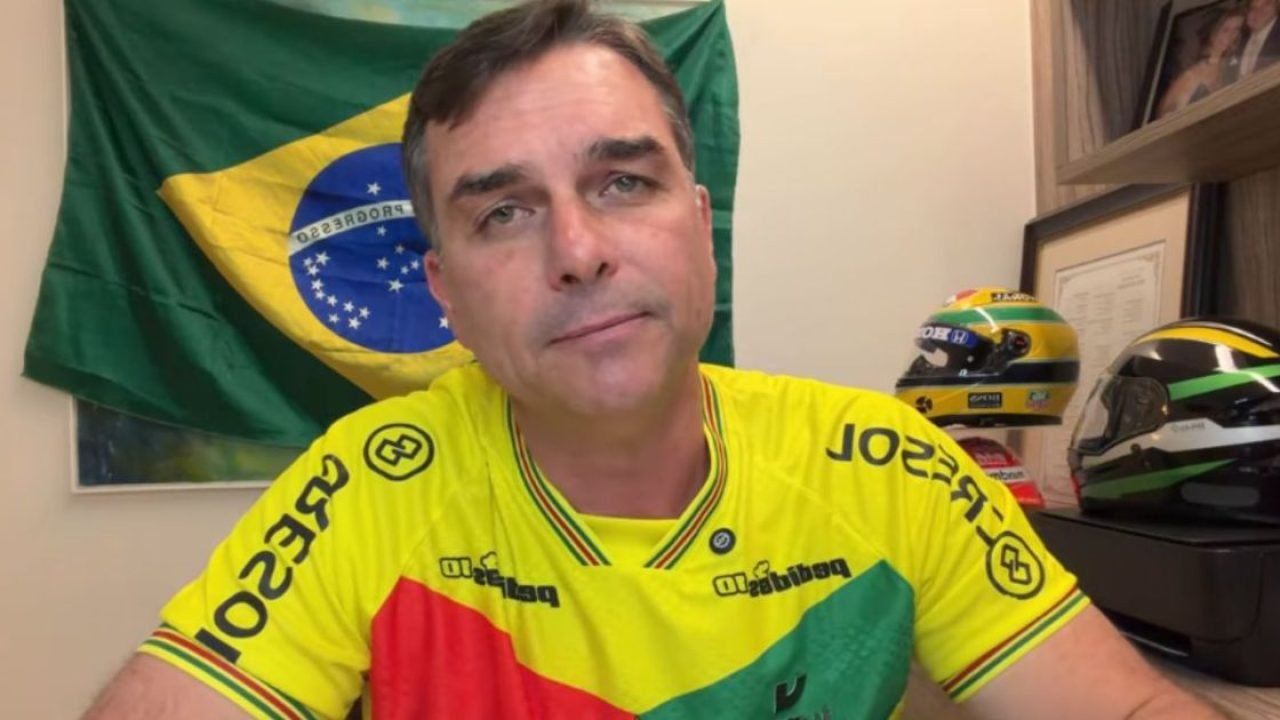 Flaio-Bolsonaro-em-live-no-Youtube