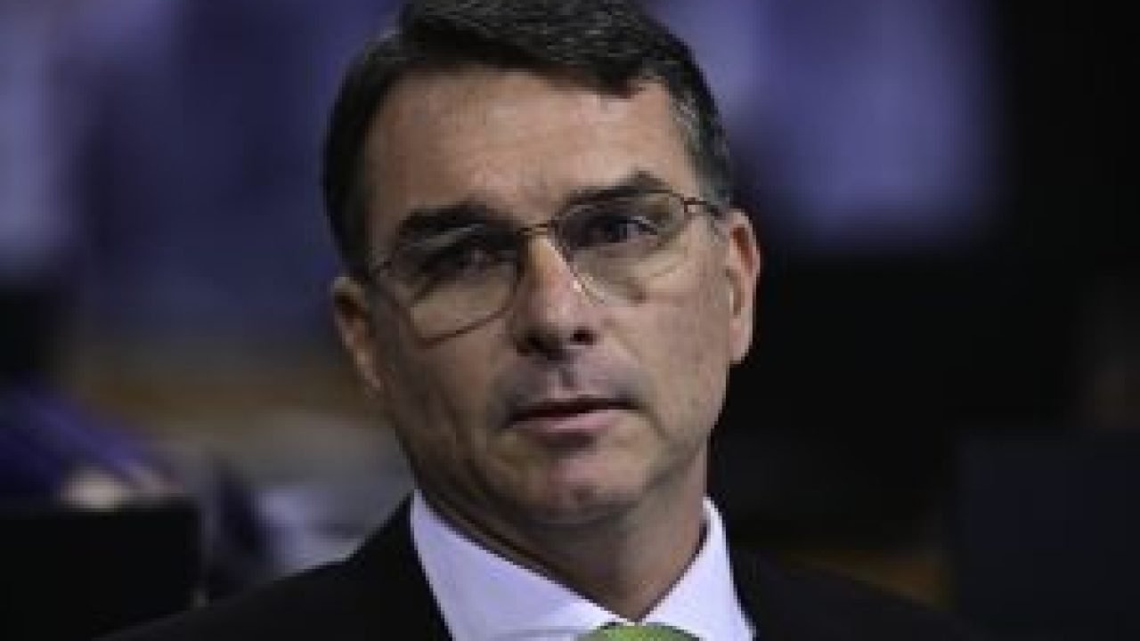 Flavio-Bolsonaro-300x200-1