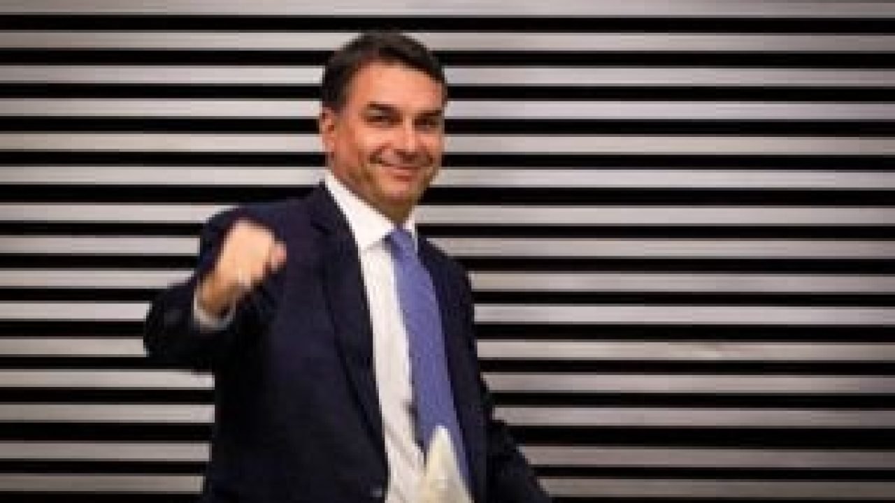 Flavio-Bolsonaro-300x202-1