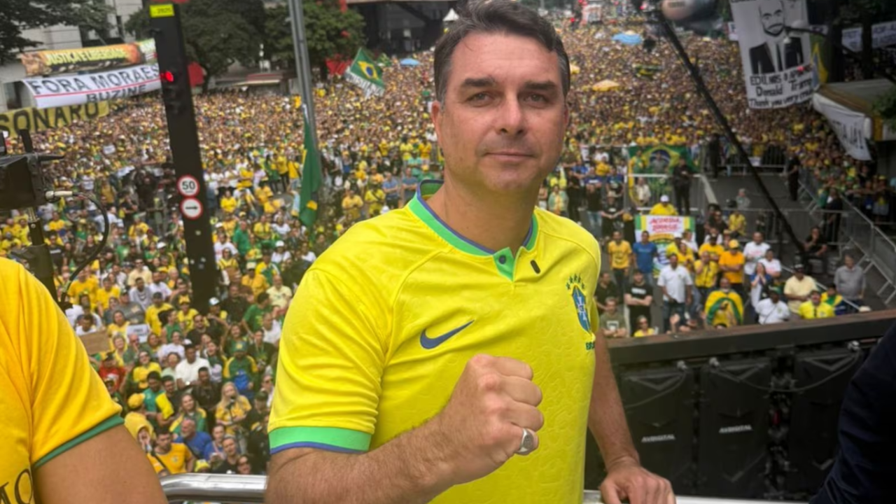 Flavio-Bolsonaro-colete-a-prova-de-balas-1