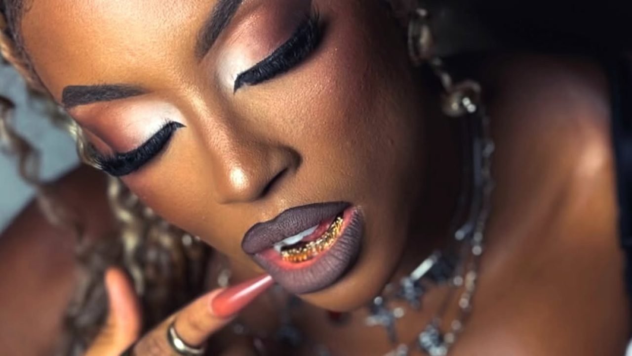 Ex-BBBs apostam em conteúdo adulto com cliques ousados; veja alguns nomes