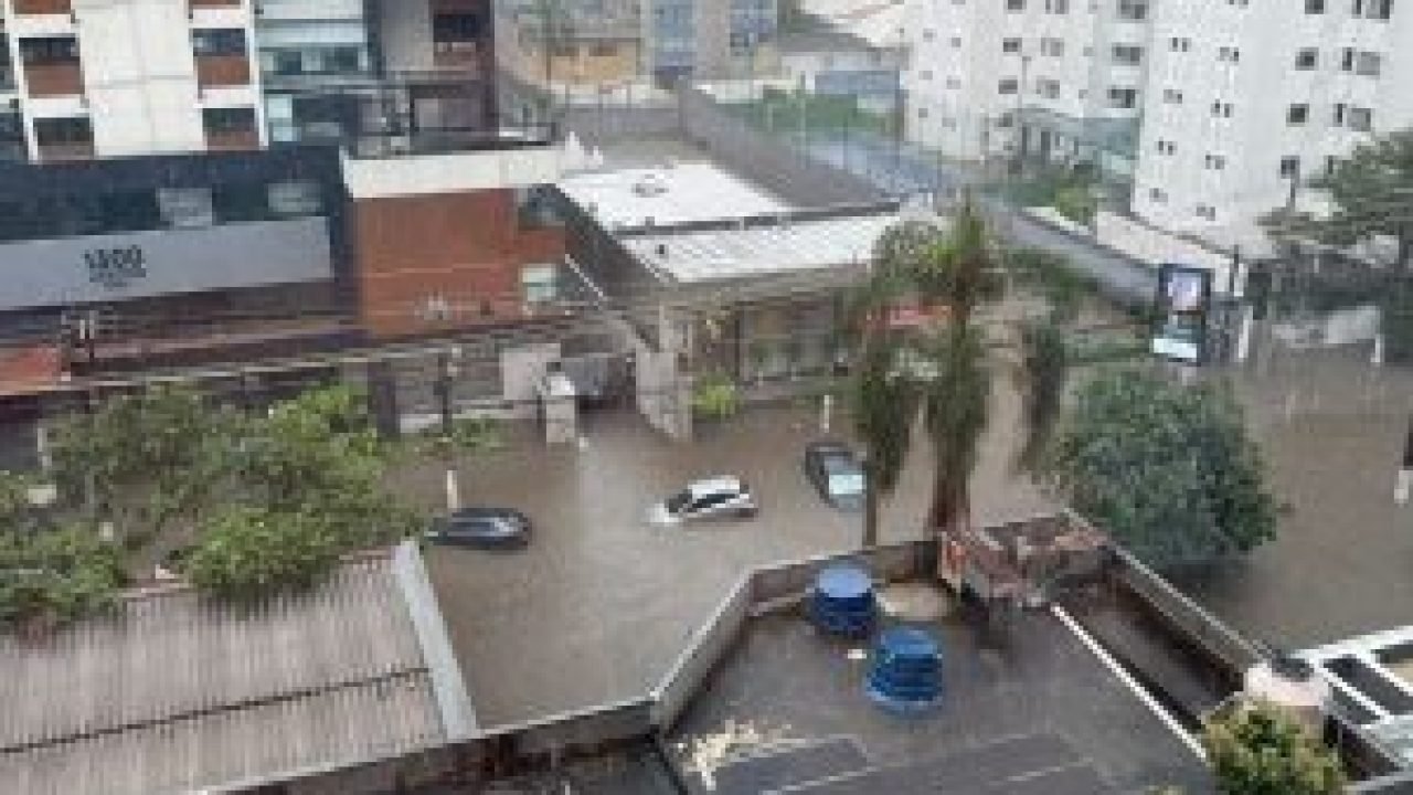 HC6RTWVXoAAoTQt-300x225-1