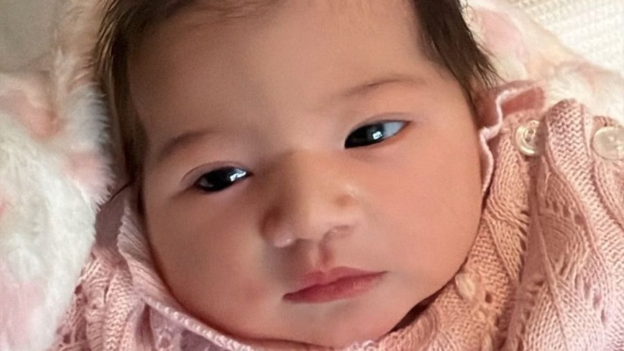Juju Ferrari divulga primeira foto da filha após parto de emergência