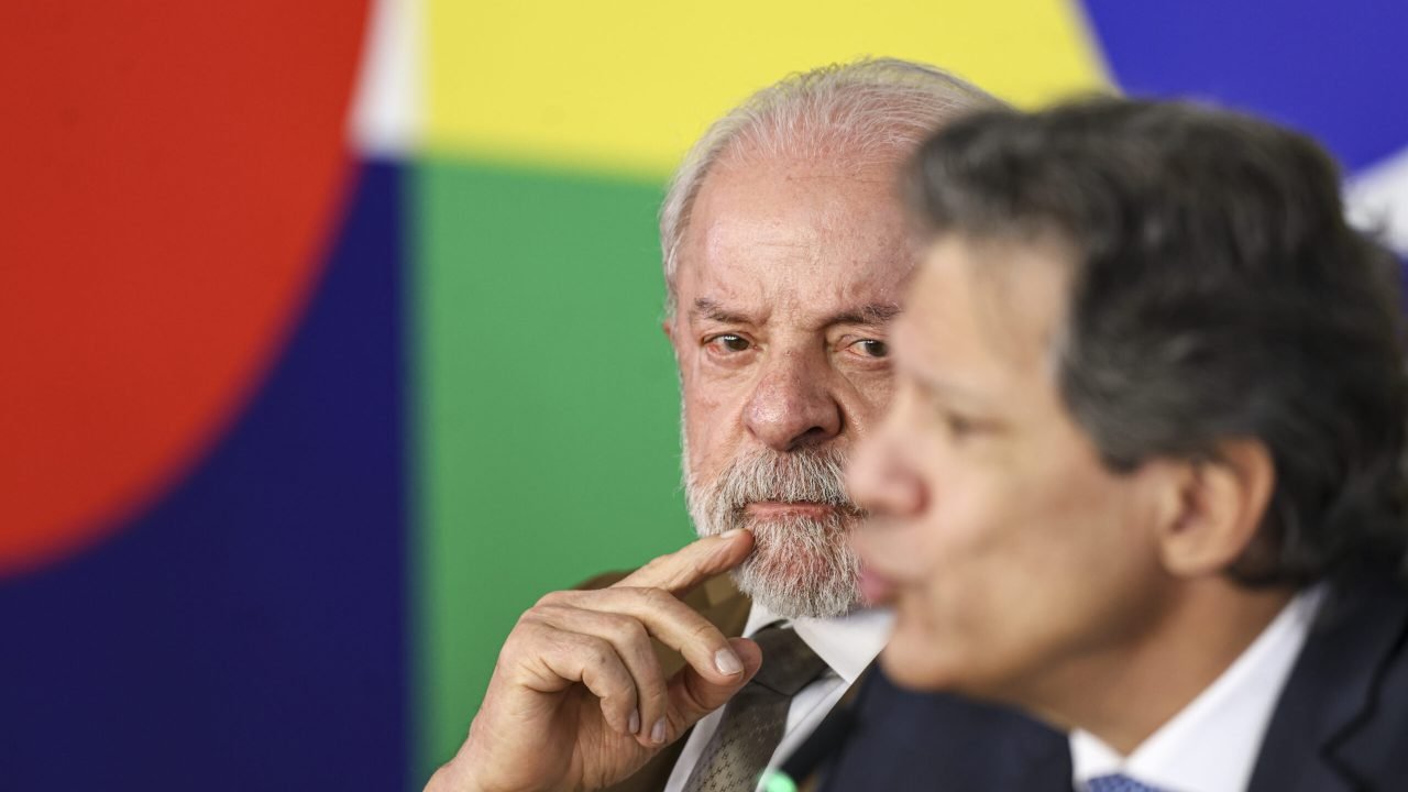 Brasília (DF), 12/03/2026 - o Presidente da República, Luiz Inácio Lula da Silva, e o ministro da Fazenda, Fernando Haddad, durante entrevista coletiva sobre medidas para reduzir o impacto da oscilação do preço internacional do petróleo sobre o die