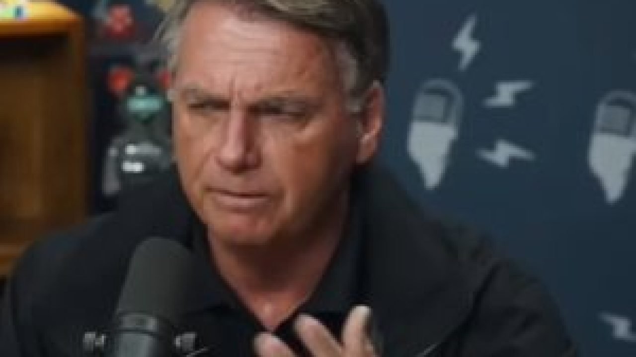Jair-Bolsonaro-em-podcast-300x181-1