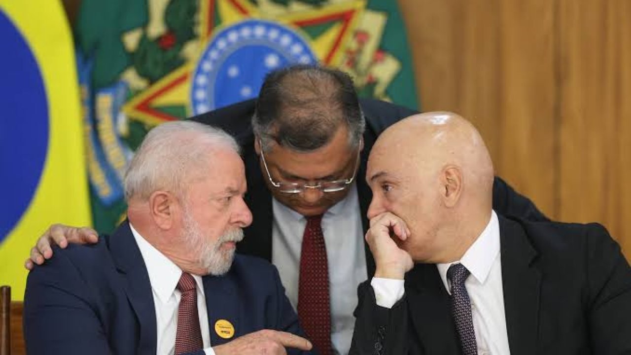 LULA-MORAES-DINO