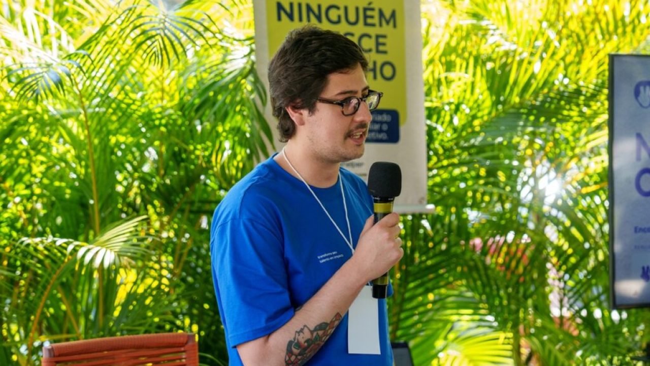 Pedro-Eliert-fundador-da-Freehelper-durante-palestra.-Foto-Henrique-Thoms-1024x683.jpg
