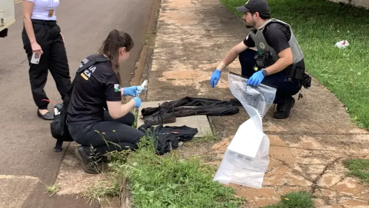 Polícia encontra roupas descartadas em bueiro e faca usada em homicídio no Bairro Universitário