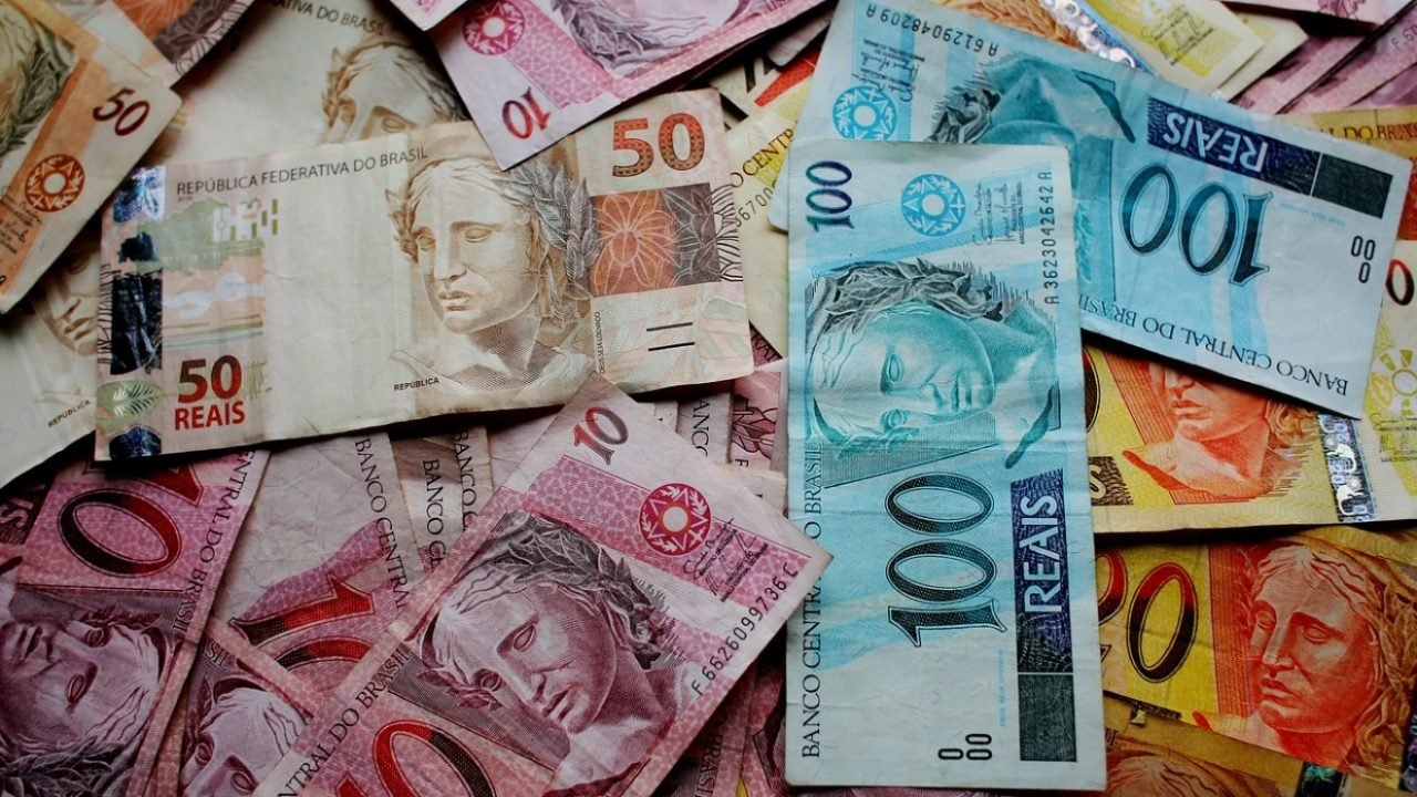 SNs8zB77-dinheiro-2-1