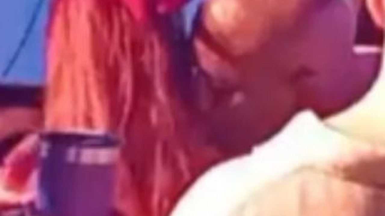 Ex-BBB é flagrado aos beijos com ruiva misteriosa em cruzeiro do Belo