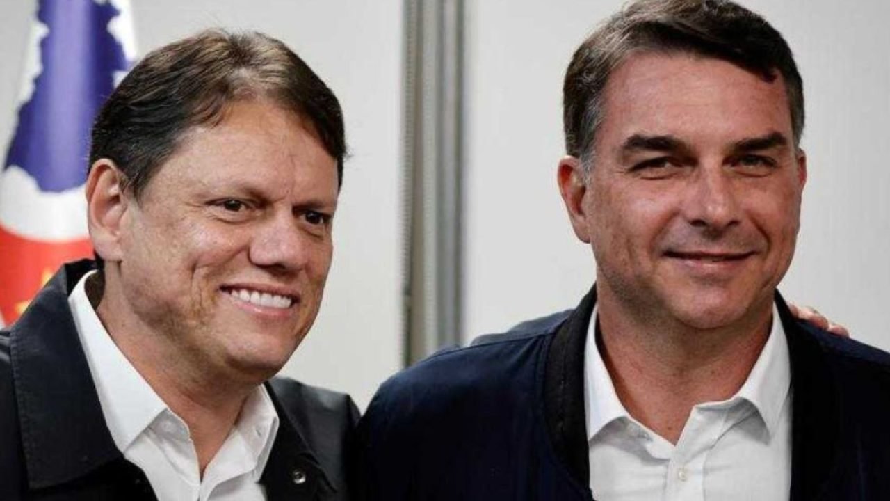 Tarcisio-de-Freitas-e-Flavio-Bolsonaro
