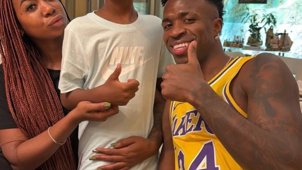 Vaza primeira foto de Vini Jr. na casa de Virginia